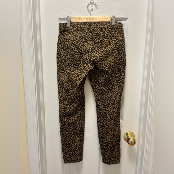 Old Navy Pixie Mid-Rise Animal Print Tapered Leg, Size 2 EXCELLENT CONDI… - Picture 2 of 4